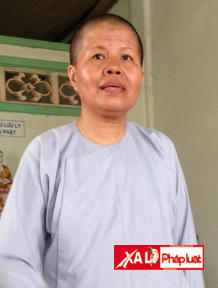 Nữ “đại gia”lừa cụ già bán vé số